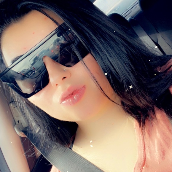 Meet your Posher, Taylor! - Picture 4 of 9